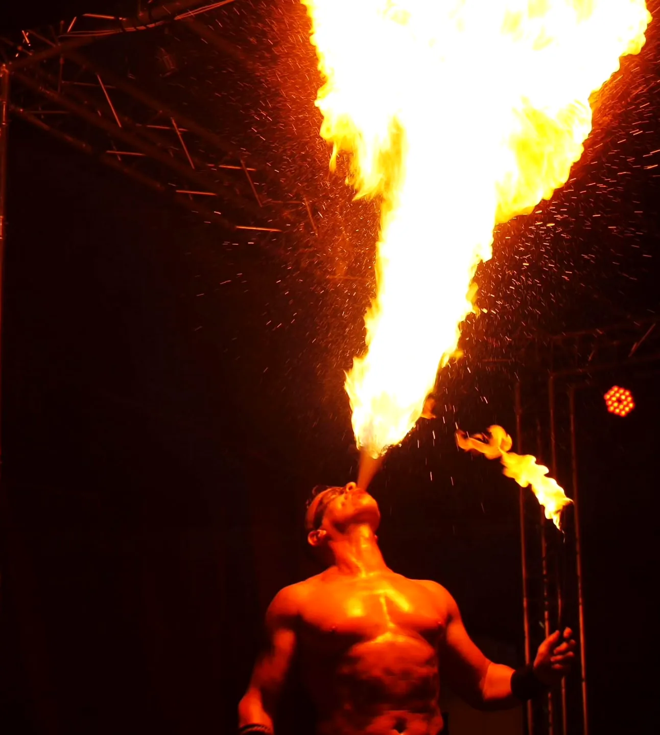 Colonne de feu lors d’un spectacle CALL Prod